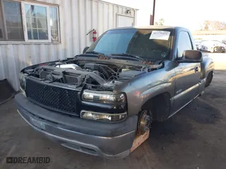 2000 Chevrolet Silverado 1500 with VIN 1GCEC14V9YZ245654, listed as a IAAI auction lot 41279421 with 286,544 mi miles. Bid and sale history available at carsss.com. Image 2.