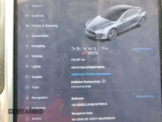 2013 Tesla Model S Performance z VIN 5YJSA1CP6DFP13674, wystawiony jako Copart lot #53043085 z przebiegiem 174 167 mil mil oraz Szkoda całkowita • Salvage title. Historia ofert i sprzedaży dostępna na DreamBid. Obrazek 9.