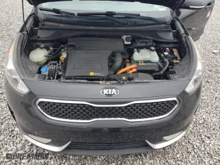 2017 Kia Niro EX with VIN KNDCC3LC5H5069549, listed as a Copart auction lot 52668805 with 177,472 mi miles and Clean Title. Bid and sale history available at carsss.com. Image 12.