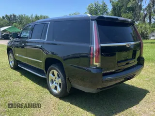 2017 Cadillac Escalade ESV Premium Luxury z VIN 1GYS4JKJ2HR322133, wystawiony jako Copart lot #57619015 z przebiegiem 120 610 mil mil oraz Szkody całkowita. Historia ofert i sprzedaży dostępna na DreamBid. Obrazek 3.