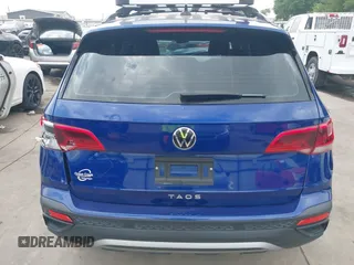 2023 Volkswagen Taos S z VIN 3VVDX7B22PM328971, wystawiony jako IAAI lot #41964869 z przebiegiem 56 683 mil mil oraz . Historia ofert i sprzedaży dostępna na DreamBid. Obrazek 17.