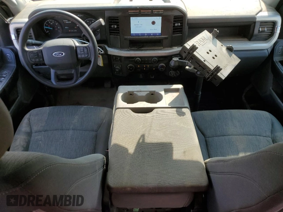 2023 Ford F-350 с VIN 1FT8W3BA3PEC57918, выставлен на аукционе Copart как лот 75550084 с пробегом 36 915 миль миль и Списание • Salvage title. История ставок и продаж доступна на DreamBid. Изображение 8.