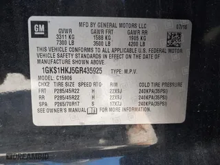 2016 GMC Yukon XL Denali with VIN 1GKS1HKJ5GR435925, listed as a IAAI auction lot 41727259 with 137,098 mi miles. Bid and sale history available at carsss.com. Image 9.