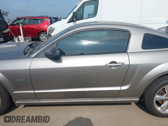 2008 Ford Mustang GT Deluxe z VIN 1ZVHT82H585183161, wystawiony jako IAAI lot #42421278 z przebiegiem 211 972 mil mil oraz . Historia ofert i sprzedaży dostępna na DreamBid. Obrazek 14.
