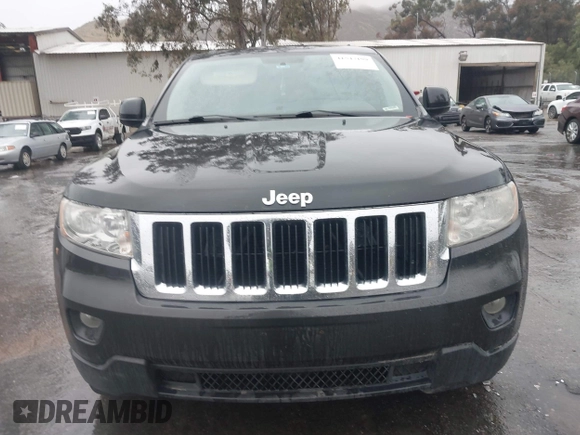 2011 Jeep Grand Cherokee Laredo z VIN 1J4RR4GG1BC566381, wystawiony jako IAAI lot #41547199 z przebiegiem 215 157 mil mil oraz . Historia ofert i sprzedaży dostępna na DreamBid. Obrazek 6.