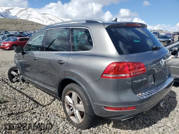 2014 Volkswagen Touareg Lux z VIN WVGEF9BP1ED007974, wystawiony jako Copart lot #82627834 z przebiegiem Nie podano mil oraz Szkoda całkowita • Salvage title. Historia ofert i sprzedaży dostępna na DreamBid. Obrazek 2.
