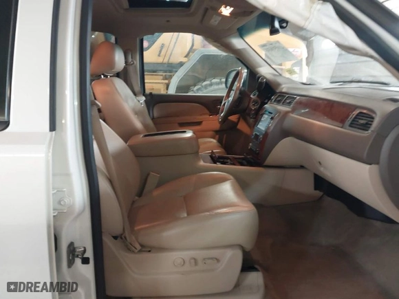 2012 Chevrolet Avalanche LTZ with VIN 3GNTKGE71CG115669, listed as a IAAI auction lot 41851031 with 128,873 mi miles. Bid and sale history available at carsss.com. Image 5.