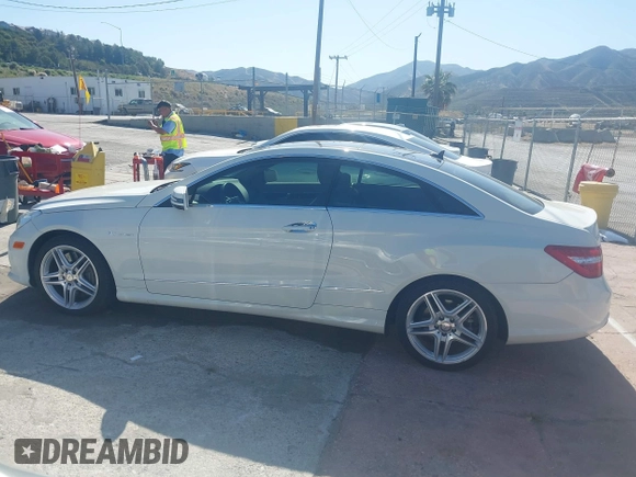 2012 Mercedes-Benz E 550 with VIN WDDKJ7DB7CF152018, listed as a IAAI auction lot 42304068 with 80,040 mi miles and . Bid and sale history available at DreamBid. Image 14.