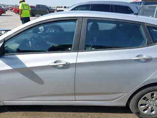 2017 Hyundai Accent SE with VIN KMHCT5AE4HU315623, listed as a IAAI auction lot 41813017 with 111,595 mi miles. Bid and sale history available at carsss.com. Image 14.