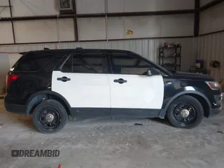 2017 Ford Police Interceptor Utility with VIN 1FM5K8ARXHGC63042, listed as a IAAI auction lot 42449445 with 82,606 mi miles and . Bid and sale history available at DreamBid. Image 14.