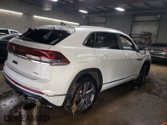 2024 Volkswagen Atlas SEL R-Line with VIN 1V2AE2CAXRC233383, listed as a Copart auction lot 51813245 with 3,333 mi miles and Salvage title. Bid and sale history available at DreamBid. Image 3.