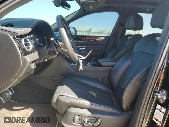 2018 Bentley Bentayga Signature z VIN SJAAC2ZV8JC020603, wystawiony jako Copart lot #44983945 z przebiegiem 48 565 mil mil oraz Szkody całkowita. Historia ofert i sprzedaży dostępna na DreamBid. Obrazek 7.
