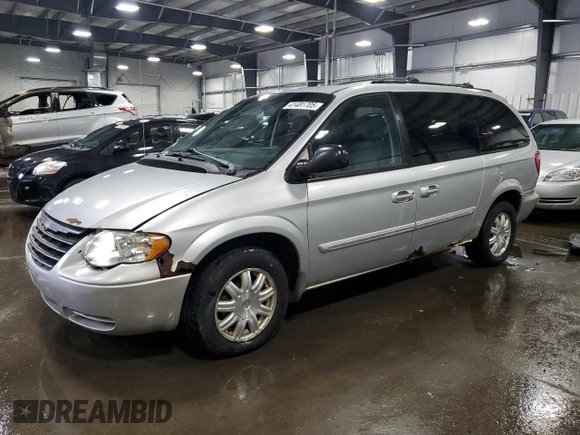 2005 Chrysler Town & Country Touring with VIN 2C4GP54L25R412221, listed as a Copart auction lot 41481705 with 304,558 mi miles and Salvage Title. Bid and sale history available at carsss.com. Image 1.
