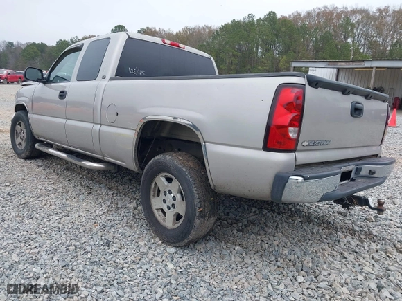 2006 Chevrolet Silverado 1500 LT1 with VIN 1GCEC19V96Z182898, listed as a IAAI auction lot 41135457 with 152,973 mi miles. Bid and sale history available at carsss.com. Image 3.