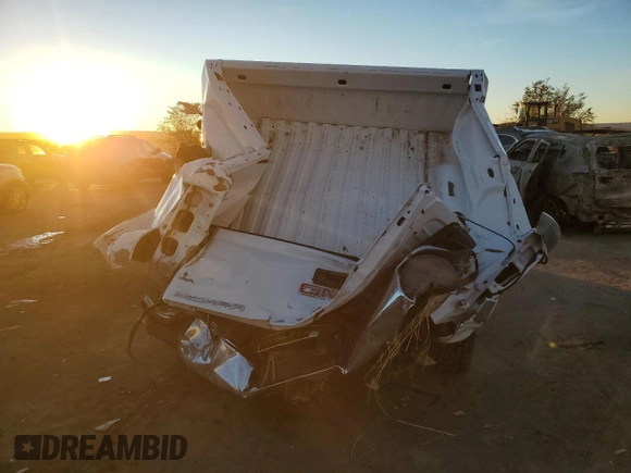 2015 GMC Sierra 1500 SLE z VIN 3GTU2UEC6FG148082, wystawiony jako Copart lot #77706584 z przebiegiem Nie podano mil oraz Szkoda całkowita • Salvage title. Historia ofert i sprzedaży dostępna na DreamBid. Obrazek 6.