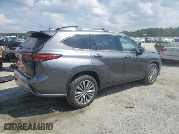 2022 Toyota Highlander Platinum with VIN 5TDFZRBH7NS182601, listed as a Copart auction lot 61832475 with 61,958 mi miles and Salvage title. Bid and sale history available at DreamBid. Image 3.