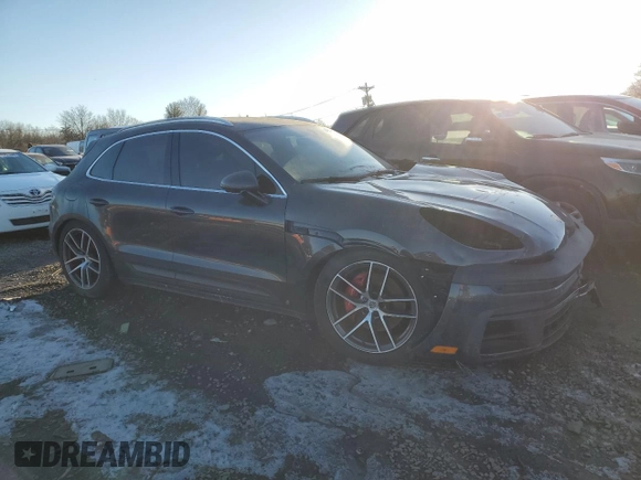 2022 Porsche Macan S z VIN WP1AG2A57NLB20467, wystawiony jako Copart lot #42649085 z przebiegiem Nie podano mil oraz Czysty tytuł • Clean title. Historia ofert i sprzedaży dostępna na DreamBid. Obrazek 4.