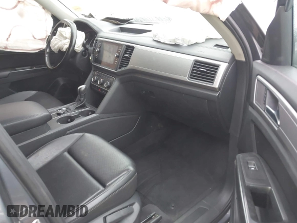 2018 Volkswagen Atlas SE z VIN 1V2KR2CAXJC517240, wystawiony jako IAAI lot #42361370 z przebiegiem 129 546 mil mil oraz . Historia ofert i sprzedaży dostępna na DreamBid. Obrazek 5.