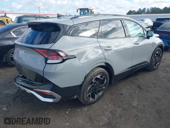 2025 Kia Sportage SX-Prestige z VIN 5XYK53DF5SG260370, wystawiony jako IAAI lot #41223856 z przebiegiem 5 643 mil mil oraz . Historia ofert i sprzedaży dostępna na DreamBid. Obrazek 4.