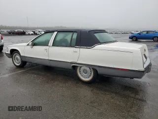1994 Cadillac Fleetwood z VIN 1G6DW52PXRR717413, wystawiony jako Copart lot #84355464 z przebiegiem 143 507 mil mil oraz Tytuł czysty. Historia ofert i sprzedaży dostępna na DreamBid. Obrazek 2.