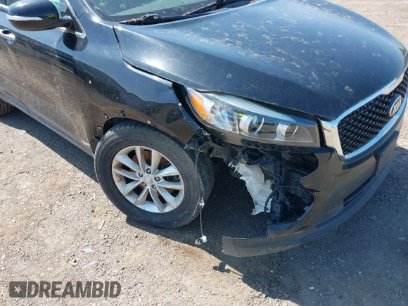 2017 Kia Sorento LX z VIN 5XYPGDA32HG265986, wystawiony jako IAAI lot #42571760 z przebiegiem 108 677 mil mil oraz . Historia ofert i sprzedaży dostępna na DreamBid. Obrazek 6.
