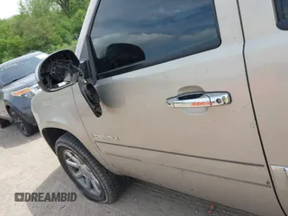 2008 GMC Yukon XL z VIN 1GKFK66878J168801, wystawiony jako IAAI lot #42270097 z przebiegiem 249 455 mil mil oraz . Historia ofert i sprzedaży dostępna na DreamBid. Obrazek 17.