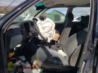1998 Volkswagen Golf z VIN 3VWFA81H7WM245388, wystawiony jako Copart lot #51585355 z przebiegiem Nie podano mil oraz Nie do naprawy • Non repairable. Historia ofert i sprzedaży dostępna na DreamBid. Obrazek 7.