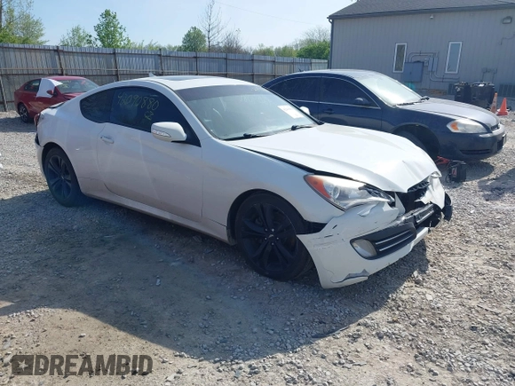2010 Hyundai Genesis Coupe Grand Touring z VIN KMHHU6KH2AU023718, wystawiony jako IAAI lot #42090880 z przebiegiem 228 944 mil mil oraz . Historia ofert i sprzedaży dostępna na DreamBid. Obrazek 1.