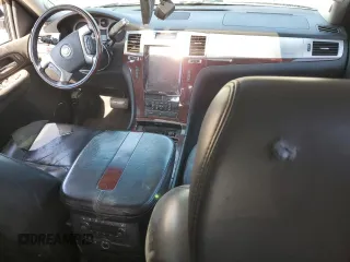 2007 Cadillac Escalade z VIN 1GYFK63807R187572, wystawiony jako Copart lot #54098225 z przebiegiem Nie podano mil oraz Szkoda całkowita • Salvage title. Historia ofert i sprzedaży dostępna na DreamBid. Obrazek 8.