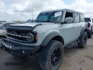 2022 Ford Bronco с VIN 1FMEE5BP9NLB05314, выставлен на аукционе IAAI как лот 41910228 с пробегом Не указан миль и . История ставок и продаж доступна на DreamBid. Изображение 17.