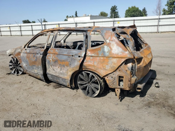 2021 Volkswagen Tiguan SE z VIN 3VV3B7AX0MM127301, wystawiony jako Copart lot #59312925 z przebiegiem Nie podano mil oraz Nie do naprawy • Non repairable. Historia ofert i sprzedaży dostępna na DreamBid. Obrazek 2.