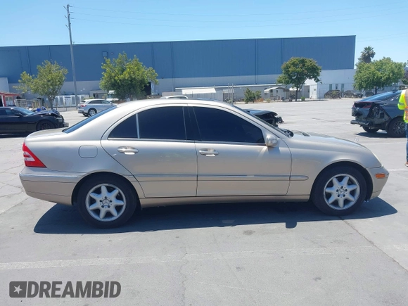2003 Mercedes-Benz C 240 с VIN WDBRF81J23F422346, выставлен на аукционе IAAI как лот 42598405 с пробегом 115 117 миль миль и . История ставок и продаж доступна на DreamBid. Изображение 13.
