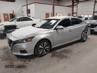 2022 Nissan Altima SV with VIN 1N4BL4DV2NN353921, listed as a IAAI auction lot 41821341 with 37,905 mi miles and . Bid and sale history available at carsss.com. Image 2.