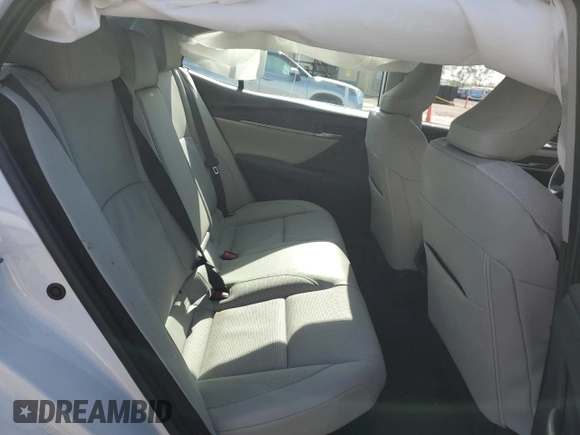 2025 Toyota Camry LE z VIN 4T1DAACK3SU570793, wystawiony jako Copart lot #55525395 z przebiegiem Nie podano mil oraz Szkoda całkowita • Salvage title. Historia ofert i sprzedaży dostępna na DreamBid. Obrazek 10.