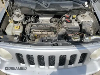 2011 Jeep Patriot Sport z VIN 1J4NT1GA8BD227976, wystawiony jako Copart lot #57175145 z przebiegiem 218 452 mil mil oraz Czysty tytuł • Clean title. Historia ofert i sprzedaży dostępna na DreamBid. Obrazek 12.