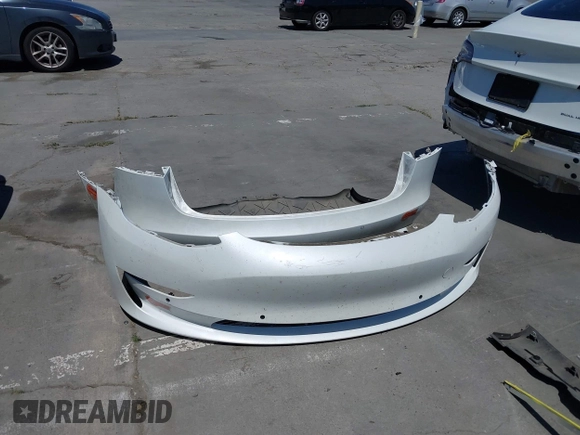 2020 Tesla Model 3 Long Range z VIN 5YJ3E1EB7LF628030, wystawiony jako IAAI lot #42357277 z przebiegiem 82 379 mil mil oraz . Historia ofert i sprzedaży dostępna na DreamBid. Obrazek 11.
