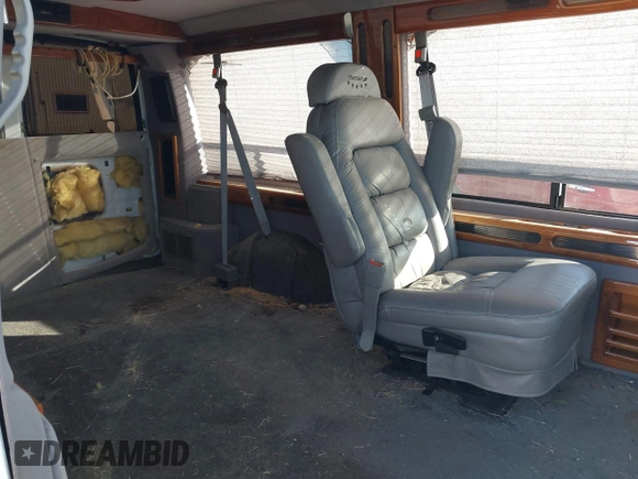 1998 GMC Savana Cargo Van YF7 with VIN 1GDFG15R3W1106752, listed as a IAAI auction lot 41728371 with 272,766 mi miles. Bid and sale history available at carsss.com. Image 8.