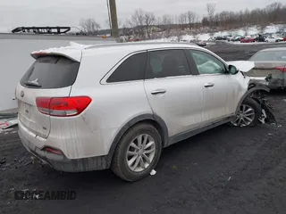 2018 Kia Sorento LX with VIN 5XYPGDA34JG423007, listed as a IAAI auction lot 41552932 with 106,027 mi miles. Bid and sale history available at carsss.com. Image 4.