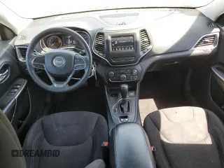 2019 Jeep Cherokee Latitude z VIN 1C4PJLCB0KD248870, wystawiony jako Copart lot #60622765 z przebiegiem 158 329 mil mil oraz Szkoda całkowita • Salvage title. Historia ofert i sprzedaży dostępna na DreamBid. Obrazek 8.