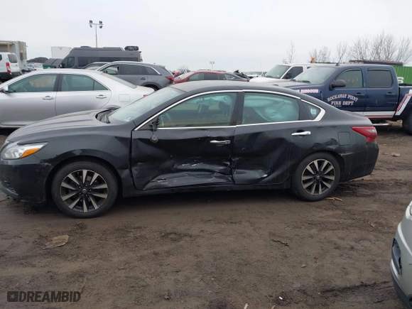 2018 Nissan Altima 2.5 SL with VIN 1N4AL3AP5JC208275, listed as a IAAI auction lot 41368381 with 203,439 mi miles. Bid and sale history available at carsss.com. Image 14.
