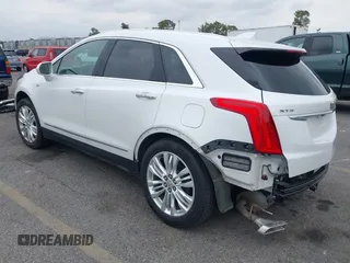 2017 Cadillac XT5 Premium Luxury FWD z VIN 1GYKNCRS3HZ307728, wystawiony jako IAAI lot #42203542 z przebiegiem 50 433 mil mil oraz . Historia ofert i sprzedaży dostępna na DreamBid. Obrazek 3.