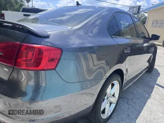 2014 Volkswagen Jetta SE z VIN 3VWD17AJ7EM249444, wystawiony jako IAAI lot #42607896 z przebiegiem 92 800 mil mil oraz . Historia ofert i sprzedaży dostępna na DreamBid. Obrazek 4.