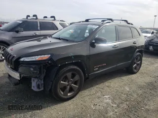 2017 Jeep Cherokee 75th Anniversary Edition z VIN 1C4PJMCS6HW530000, wystawiony jako Copart lot #45368725 z przebiegiem 137 423 mil mil oraz Szkoda całkowita • Salvage title. Historia ofert i sprzedaży dostępna na DreamBid. Obrazek 1.