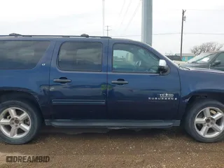 2009 Chevrolet Suburban LT w/2LT with VIN 1GNFC26JX9R280829, listed as a IAAI auction lot 41551580 with 214,351 mi miles. Bid and sale history available at carsss.com. Image 13.
