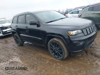 2022 Jeep Grand Cherokee Laredo X z VIN 1C4RJFAG0NC116744, wystawiony jako IAAI lot #41678698 z przebiegiem 49 779 mil mil oraz . Historia ofert i sprzedaży dostępna na DreamBid. Obrazek 1.