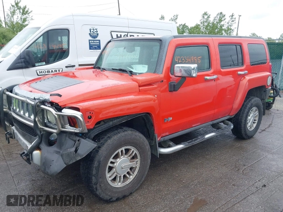 2008 Hummer H3 Luxury z VIN 5GTEN13E688143612, wystawiony jako IAAI lot #42334995 z przebiegiem 228 114 mil mil oraz . Historia ofert i sprzedaży dostępna na DreamBid. Obrazek 2.