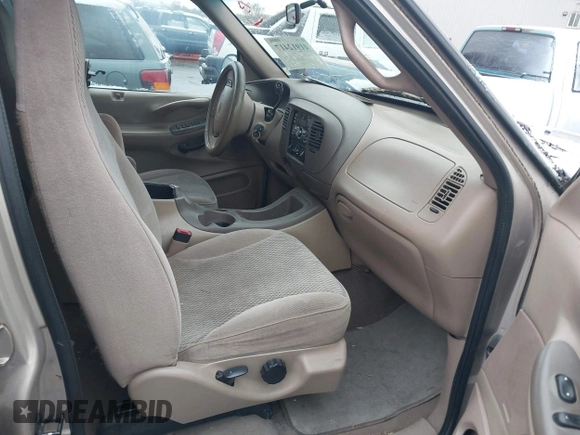 1997 Ford Expedition XLT z VIN 1FMEU17L2VLB53786, wystawiony jako IAAI lot #41912417 z przebiegiem 198 435 mil mil oraz . Historia ofert i sprzedaży dostępna na DreamBid. Obrazek 5.