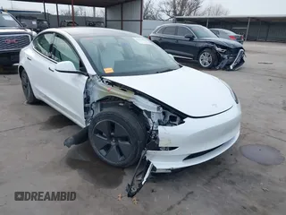 2023 Tesla Model 3 z VIN 5YJ3E1EA5PF550926, wystawiony jako IAAI lot #41575550 z przebiegiem 13 338 mil mil oraz . Historia ofert i sprzedaży dostępna na DreamBid. Obrazek 1.
