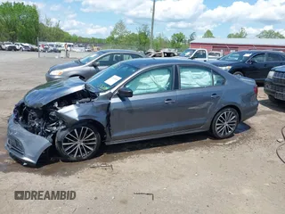 2016 Volkswagen Jetta Sport z VIN 3VWD17AJ9GM376294, wystawiony jako IAAI lot #42141450 z przebiegiem 139 030 mil mil oraz . Historia ofert i sprzedaży dostępna na DreamBid. Obrazek 15.