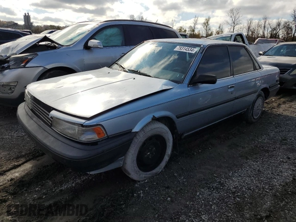 1990 Toyota Camry DLX z VIN 4T1SV21E8LU165609, wystawiony jako Copart lot #79314534 z przebiegiem 153 006 mil mil oraz Szkoda całkowita • Salvage title. Historia ofert i sprzedaży dostępna na DreamBid. Obrazek 1.